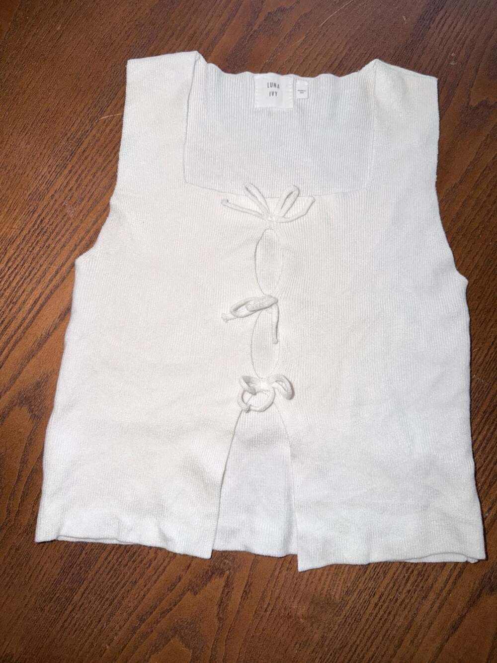 Luna Ivy Tie Front Top Size M/L White Knit Sleeveless Bows J7977